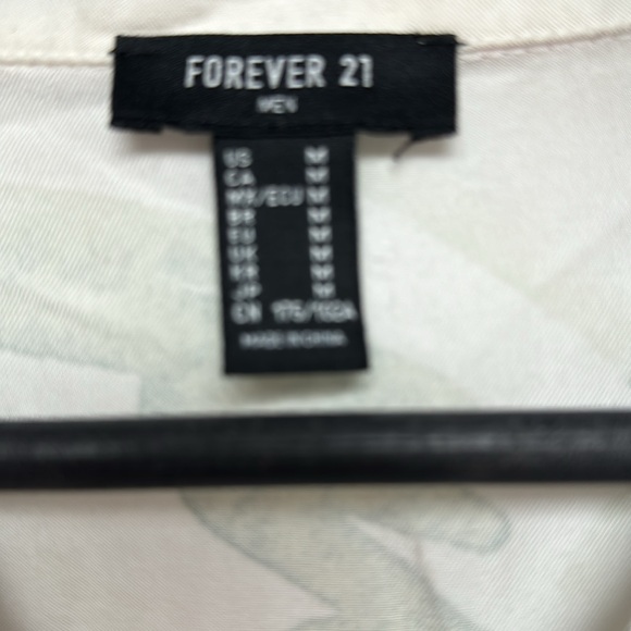 Medium button up - Picture 2 of 2